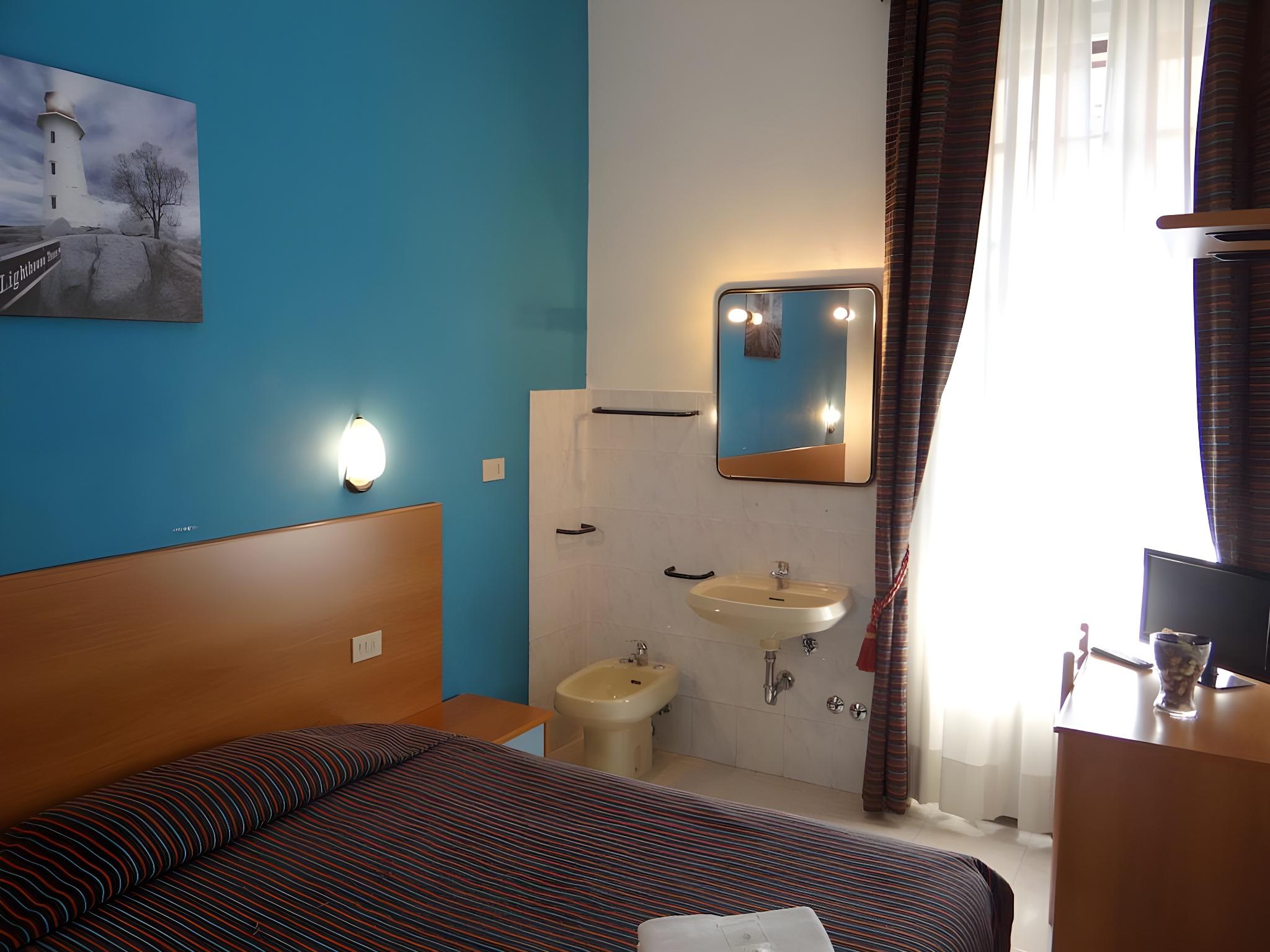 BASIC, SINGLE, SINGLE BED, SHARED BATHROOM