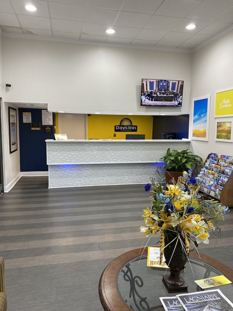 Days Inn & Suites by Wyndham Mobile 6/38