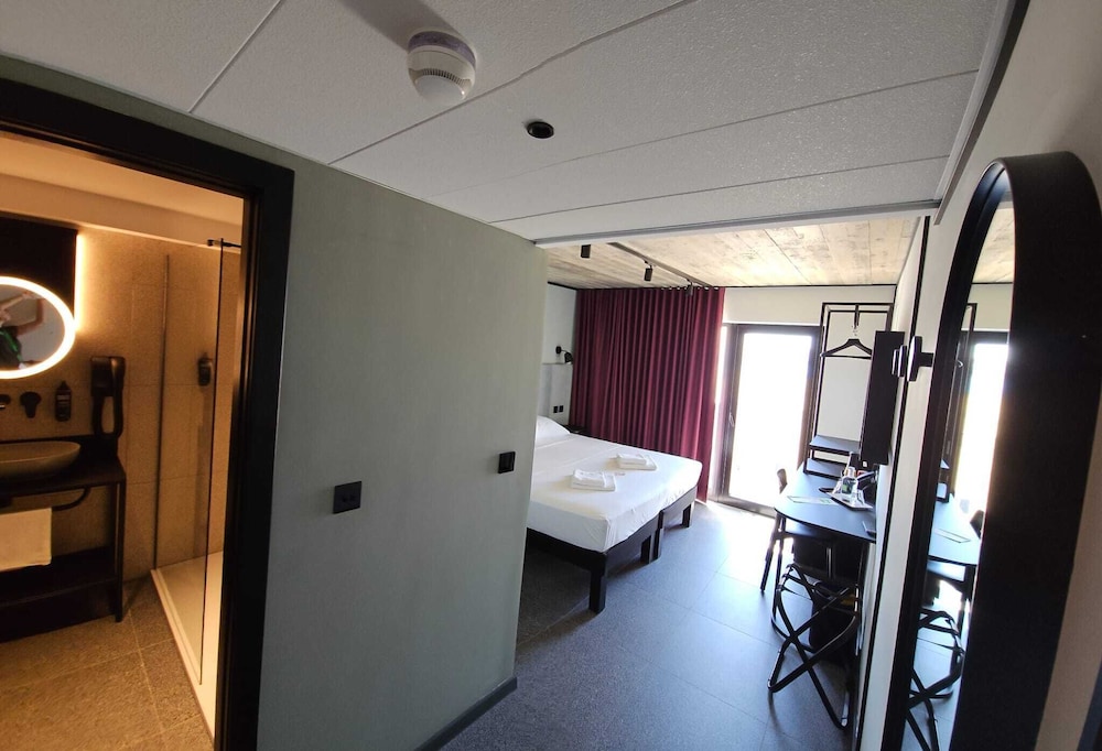 غرفة قياسية بسرير مزدوج بإطلالة على الفناء، ibis Styles ST Pauls Bay Malta 3/7