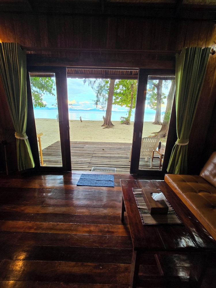 Kradan Beach Resort 19/48