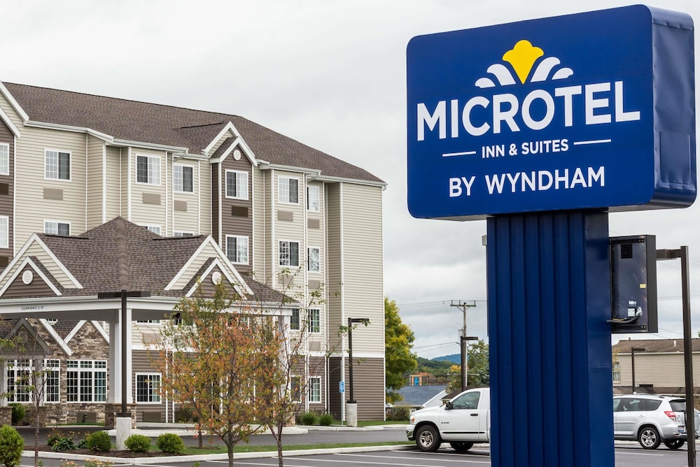 Microtel Inn and Suites By Wyndham Altoona 1/27