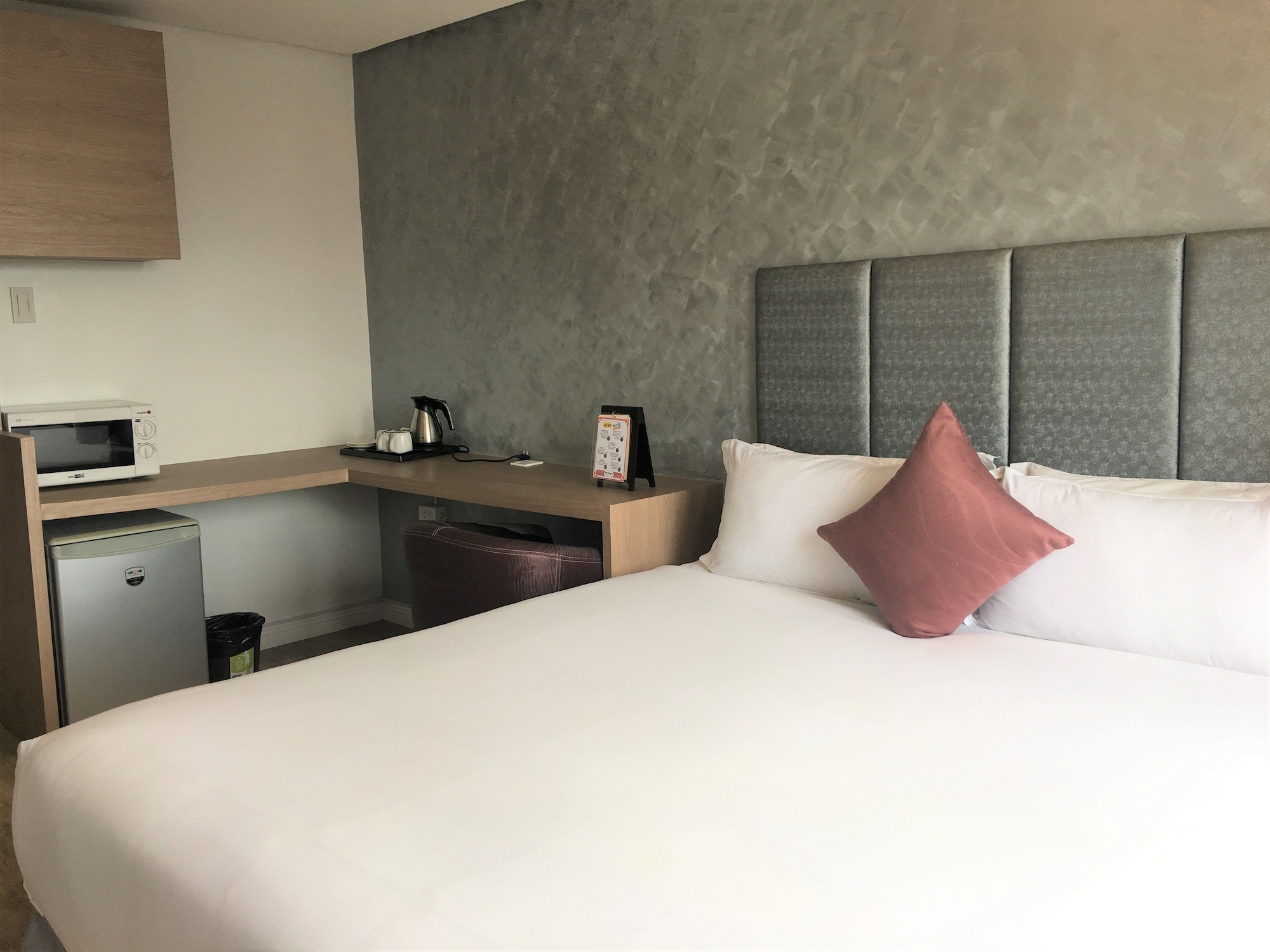 Deluxe, Regency Grand Suites 5/10