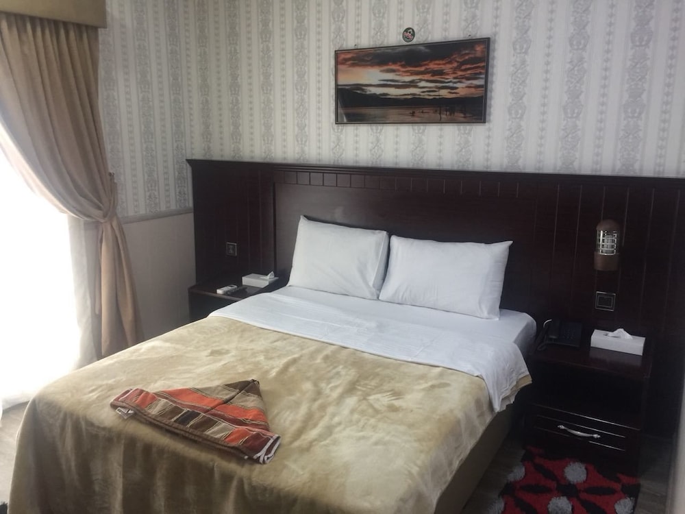 Ana Palace Hotel 8/24