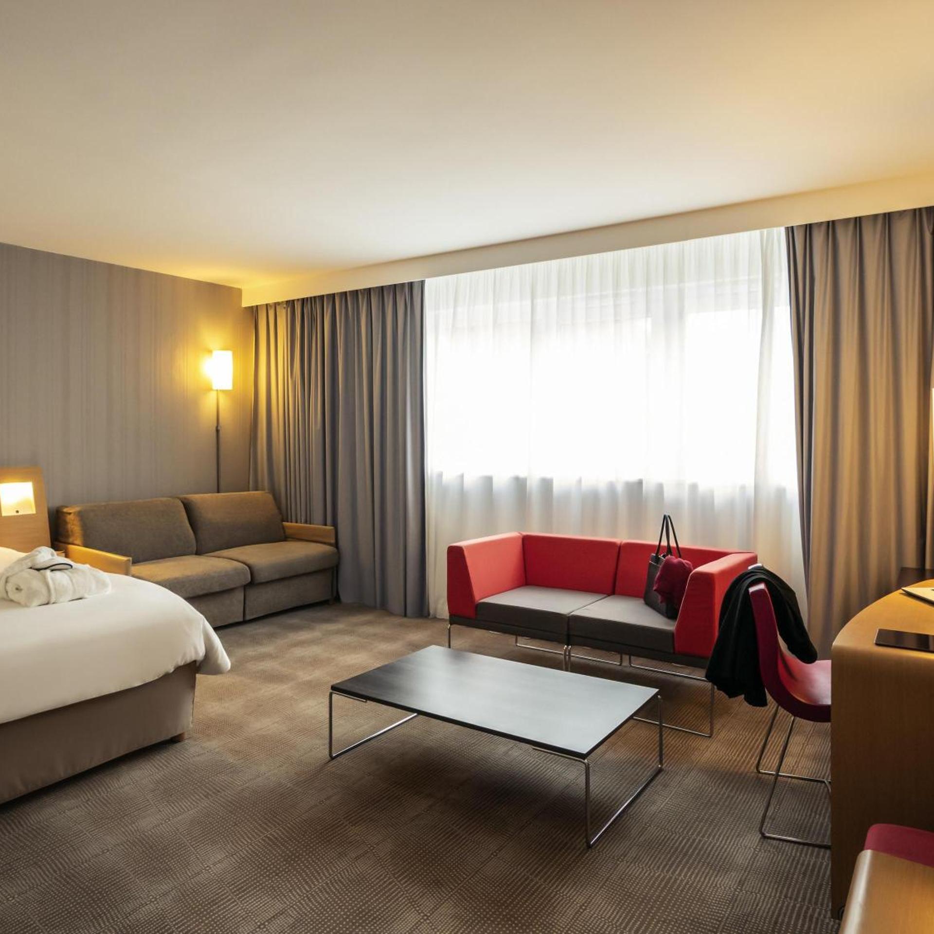جناح بسرير مزدوج مع أريكة، Novotel Roissy Saint-Witz 6/10