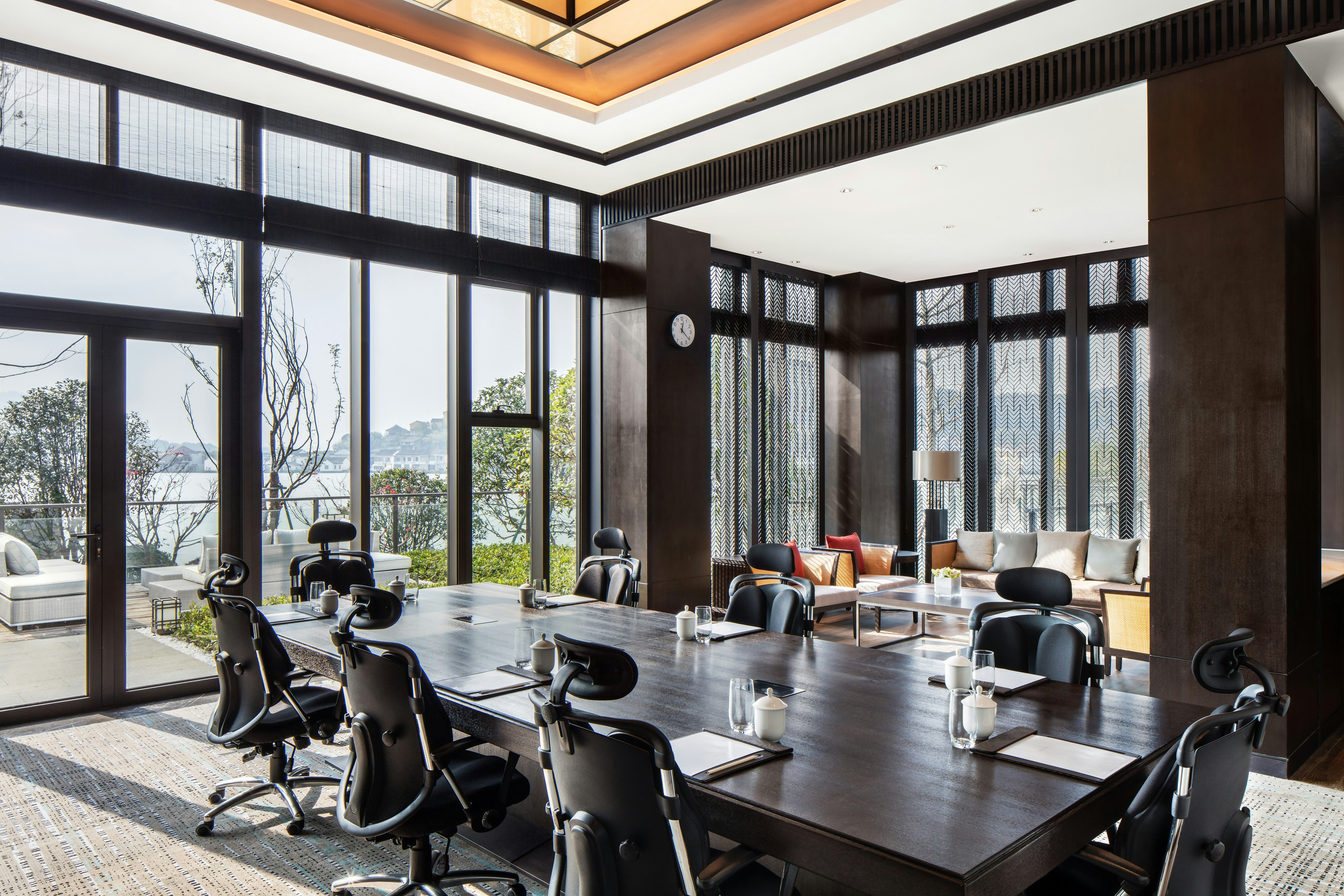 Hilton Ningbo Dongqian Lake Resort 24/41