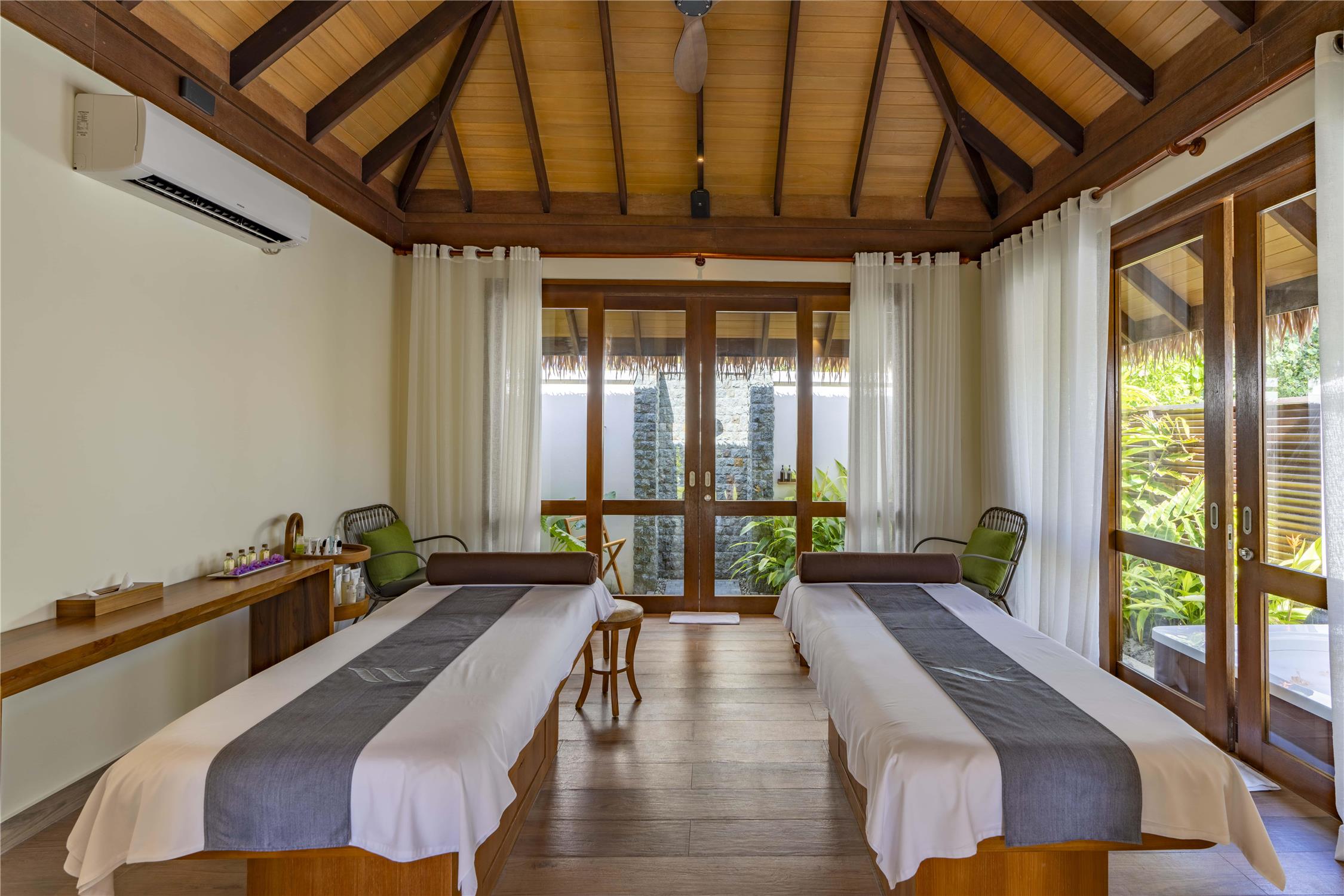 Melia Whale Lagoon Maldives 11/66