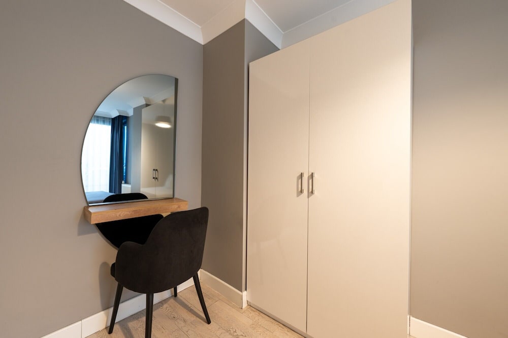 216 Bosphorus Suite 37/50