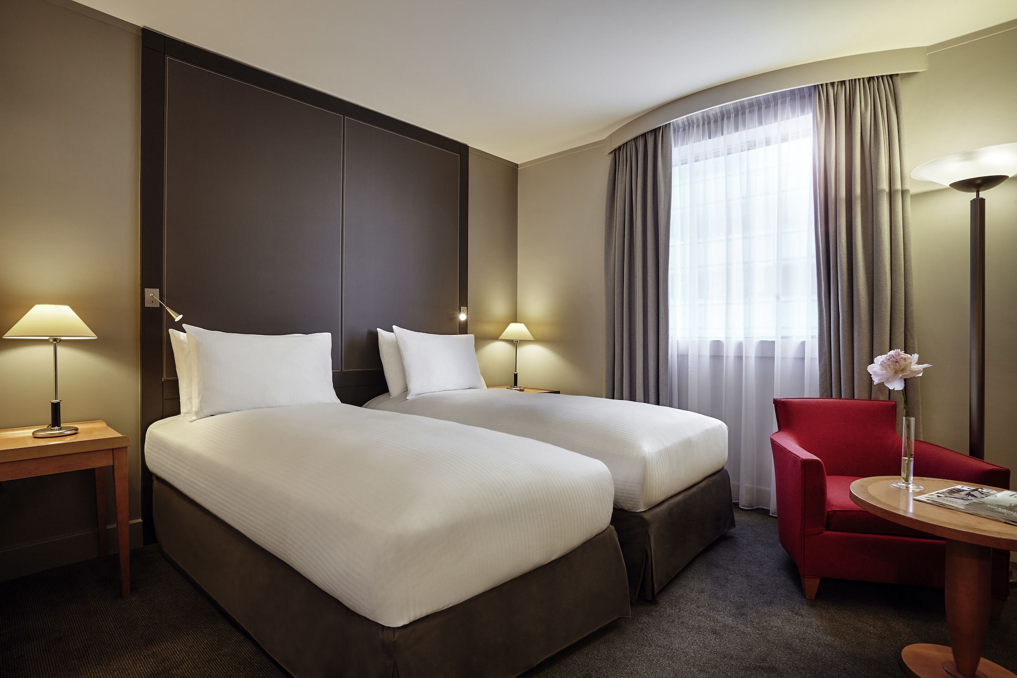 CLASSIC, TWIN BEDS, LA DEFENSE VIEW