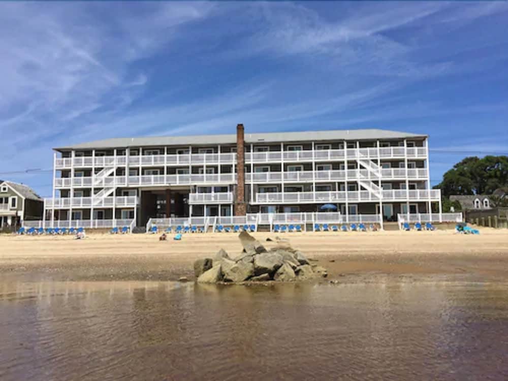 Surfside Hotel and Suites 2/57