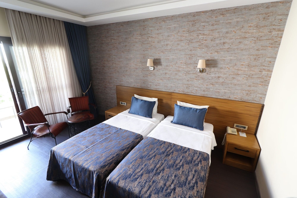 Azka Hotel 27/78