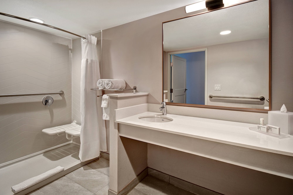 Fairfield Inn & Suites by Marriott Las Vegas Airport South 17/53