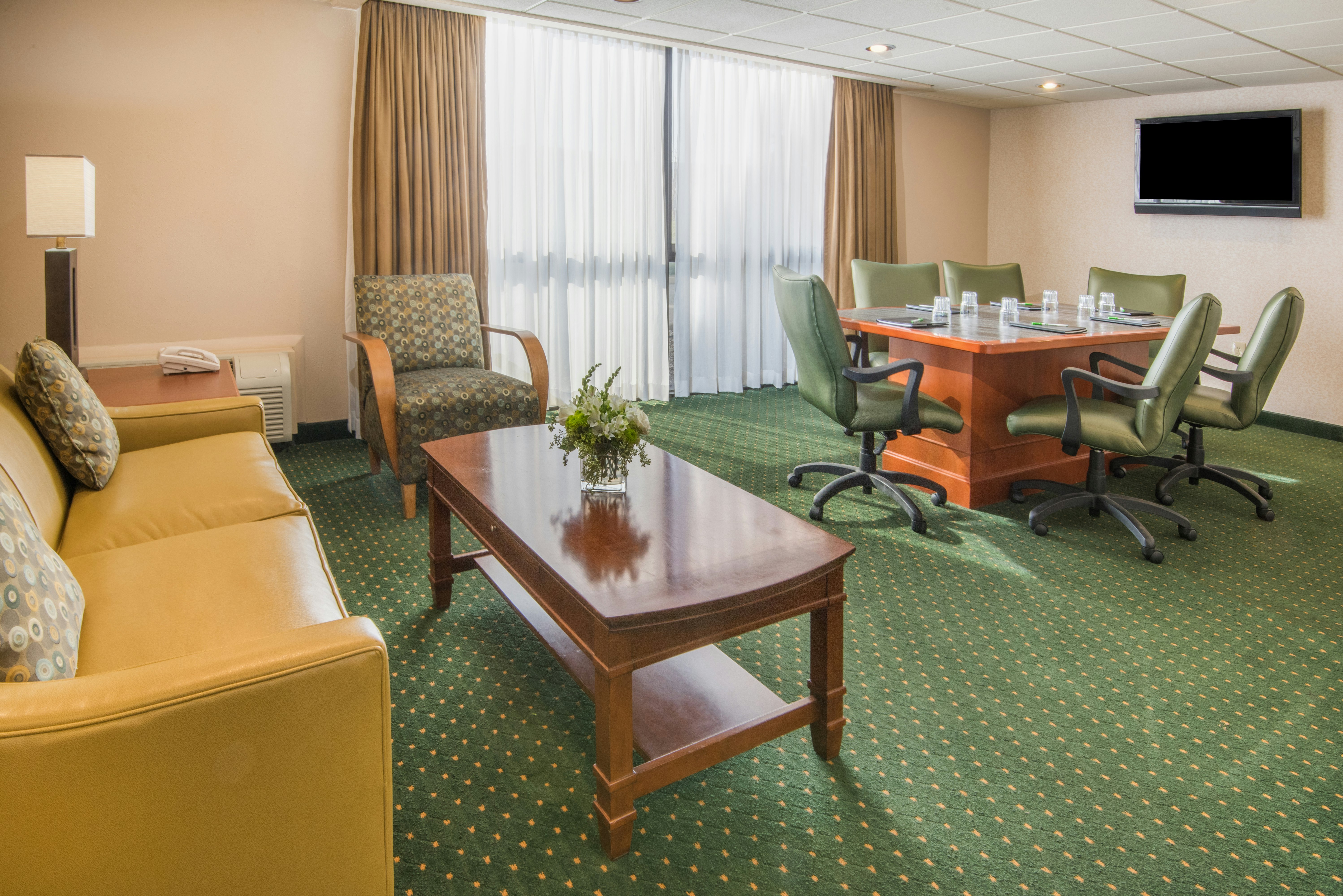 Holiday Inn Hotel and Suites Cincinnati-Eastgate(I-275e) 30/39