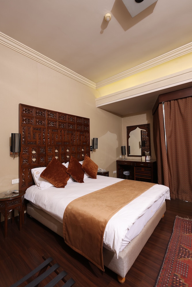CHTAURA PARK HOTEL 7/50