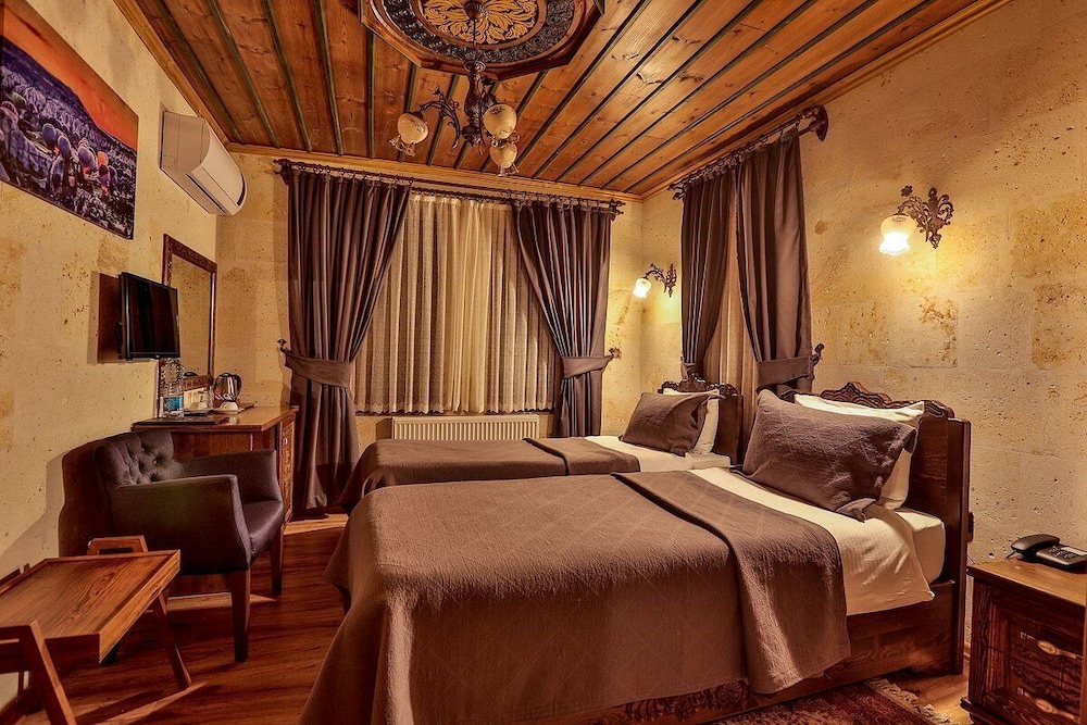 Milat Cave Hotel 10/50