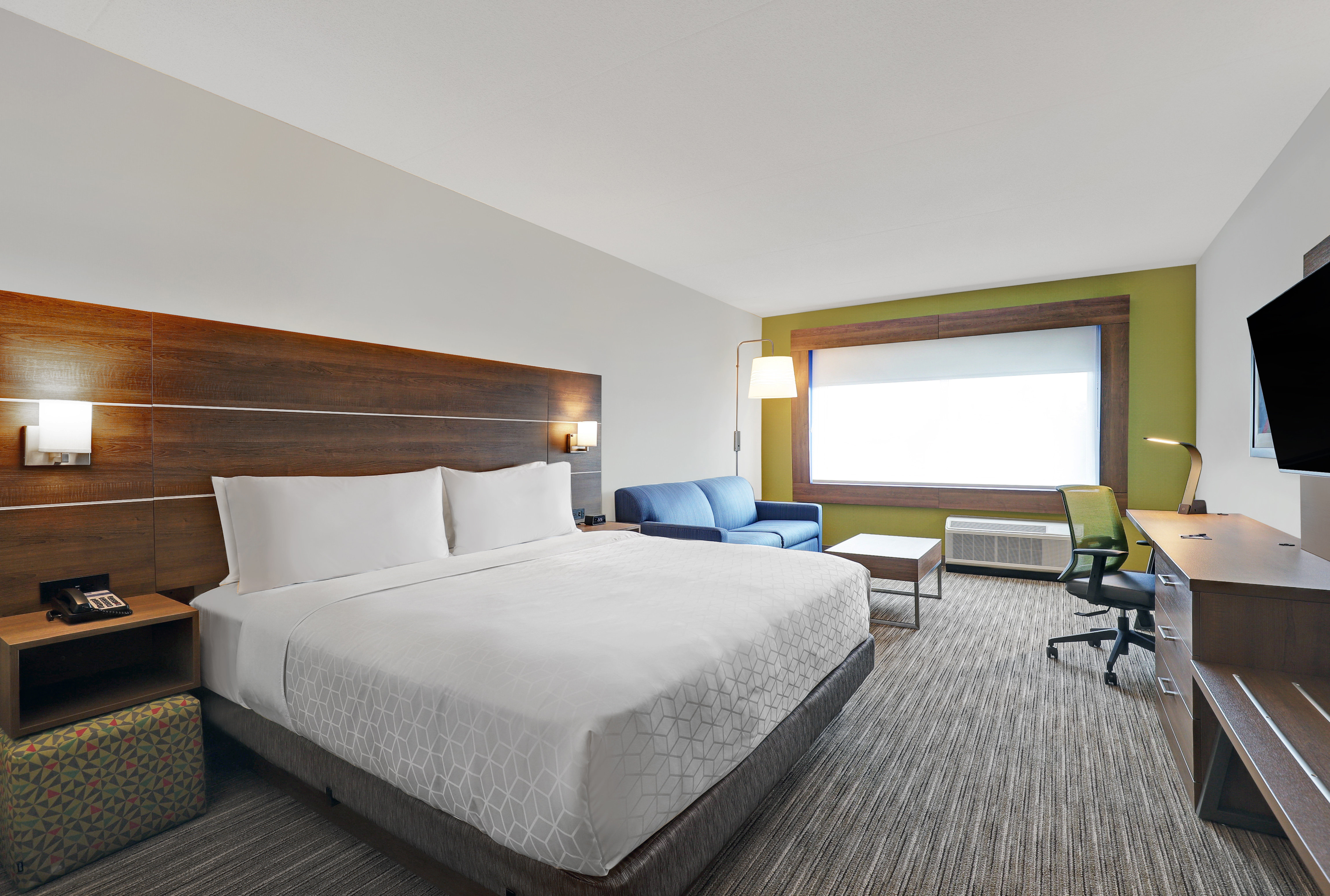 Holiday Inn Express Kingston West 18/60