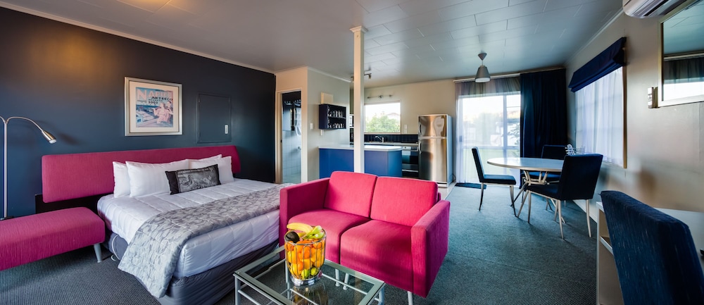 Asure Colonial Lodge Motel 32/43