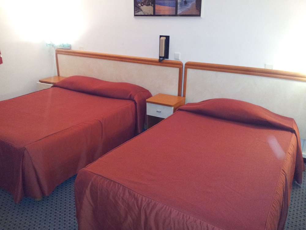 ROOM, TRIPLE