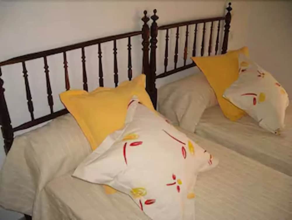 L Hostal 25/37