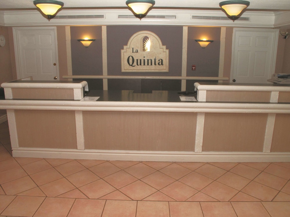 La Quinta Inn Kansas City Lenexa 10/50