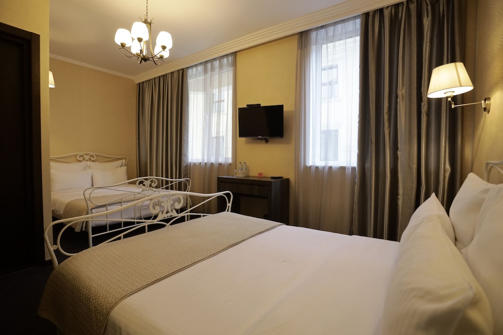 Redline Hotel 17/71