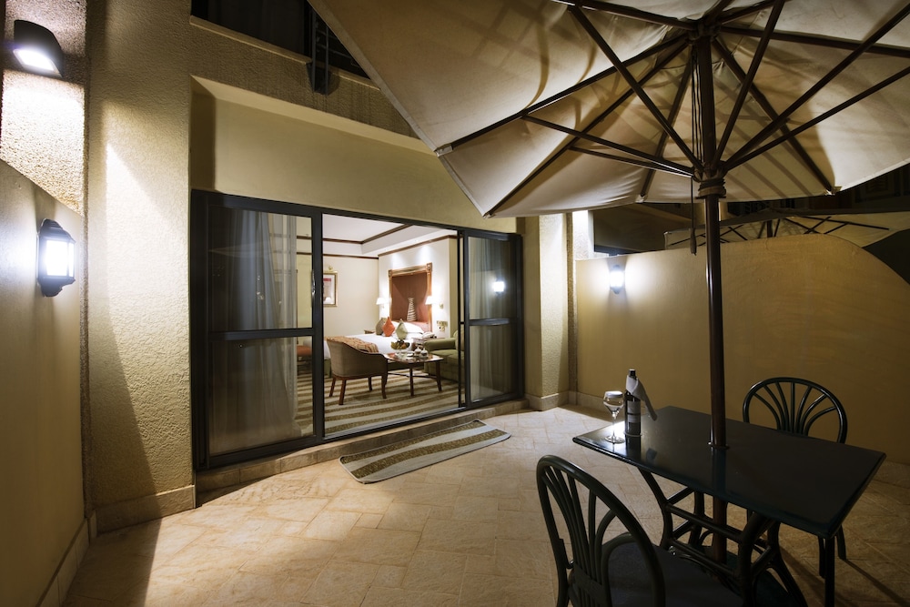Kigali Serena 32/60