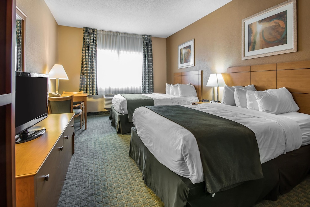 Quality Inn Dubuque On Hwy 20 8/38
