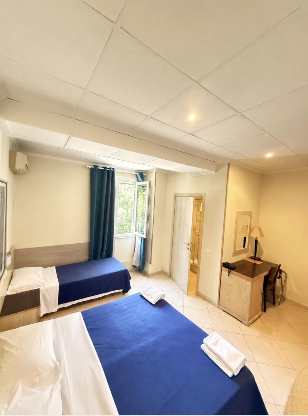 Room, Triple, Separate Building