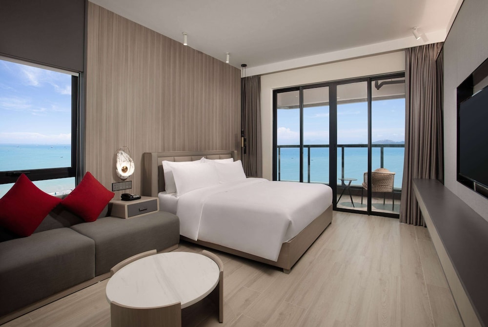 DELUXE, KING BED, SEA VIEW