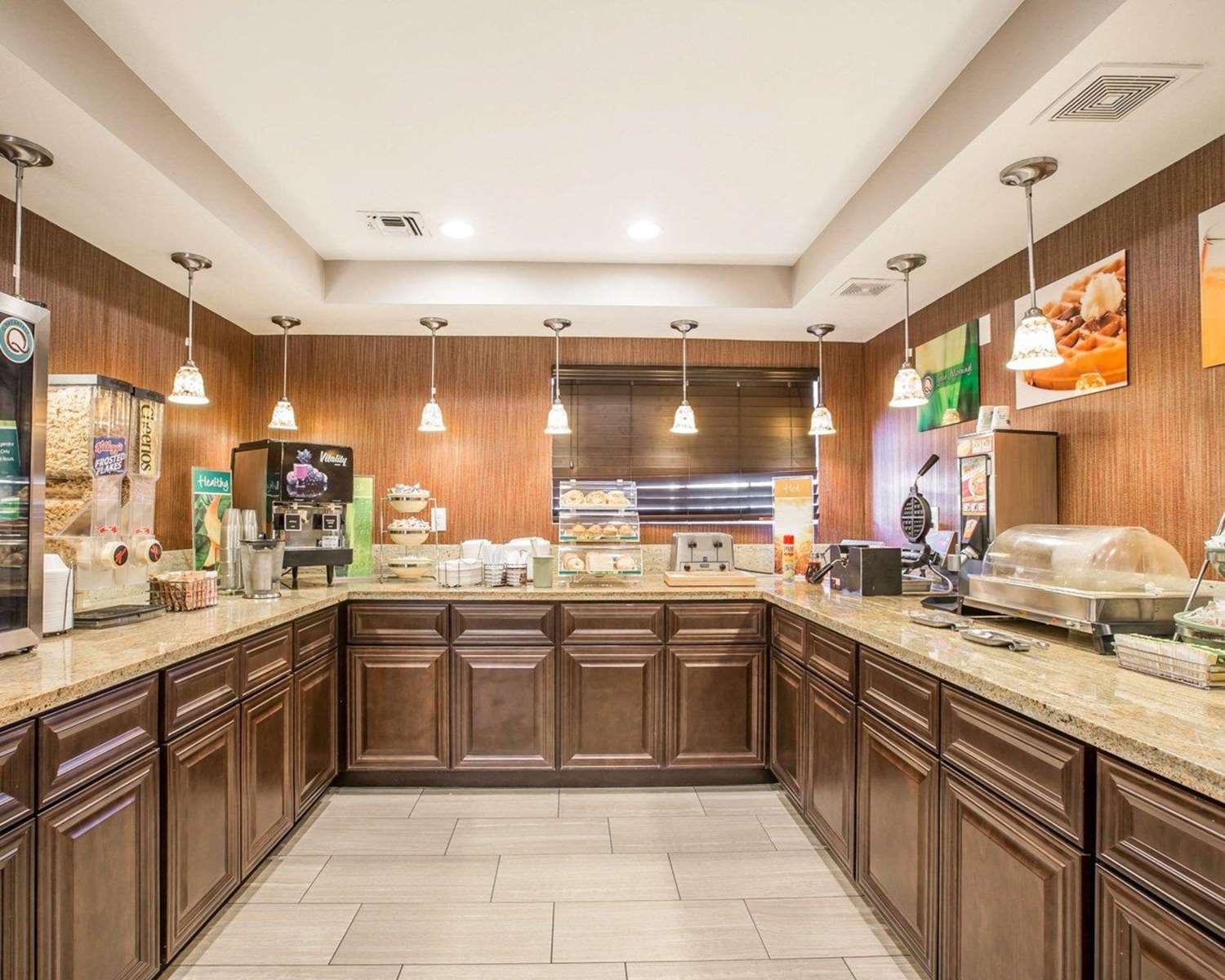 Quality Inn Suites Woodland Sacramento Airport 23/26