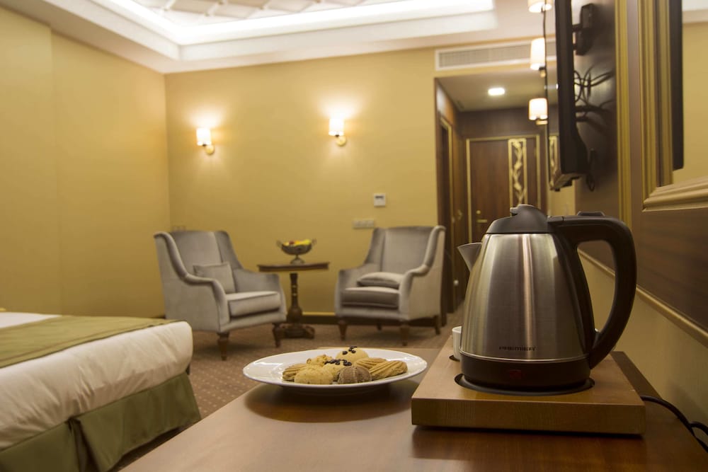MB DELUXE HOTEL 48/59