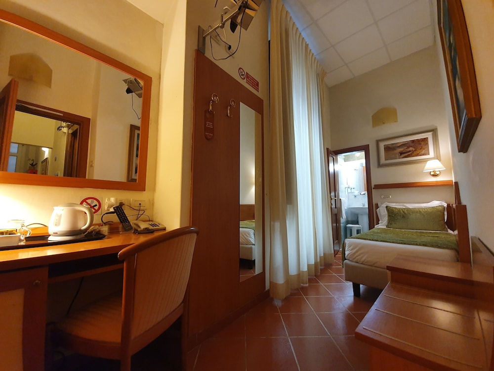 Hotel Maxim 63/72