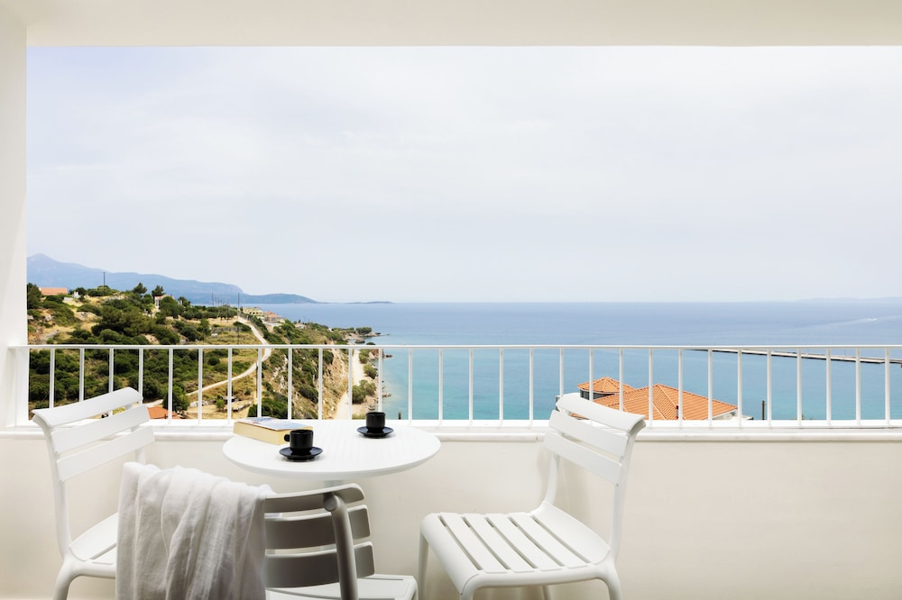 Lithos Hotel 3/46