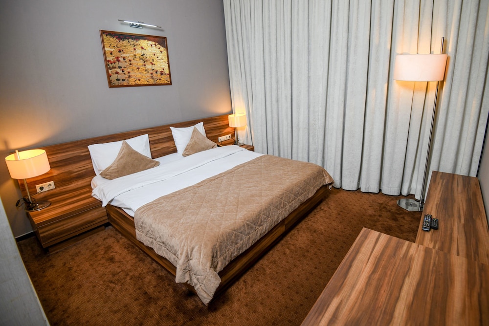 Avenue Hotel Baku 13/45