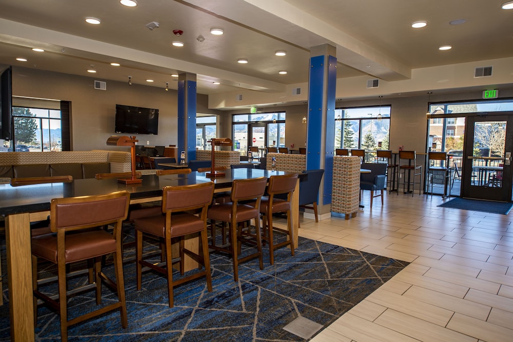Holiday Inn Express Suites Colorado Springs Afa Northgate 47/56