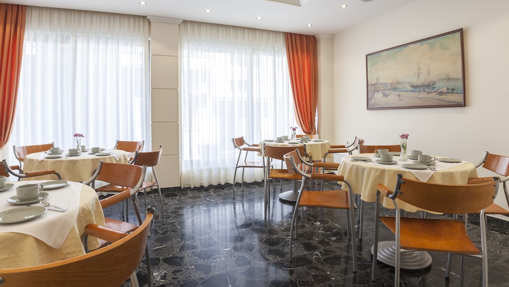Lilia Hotel Piraeus 45/47