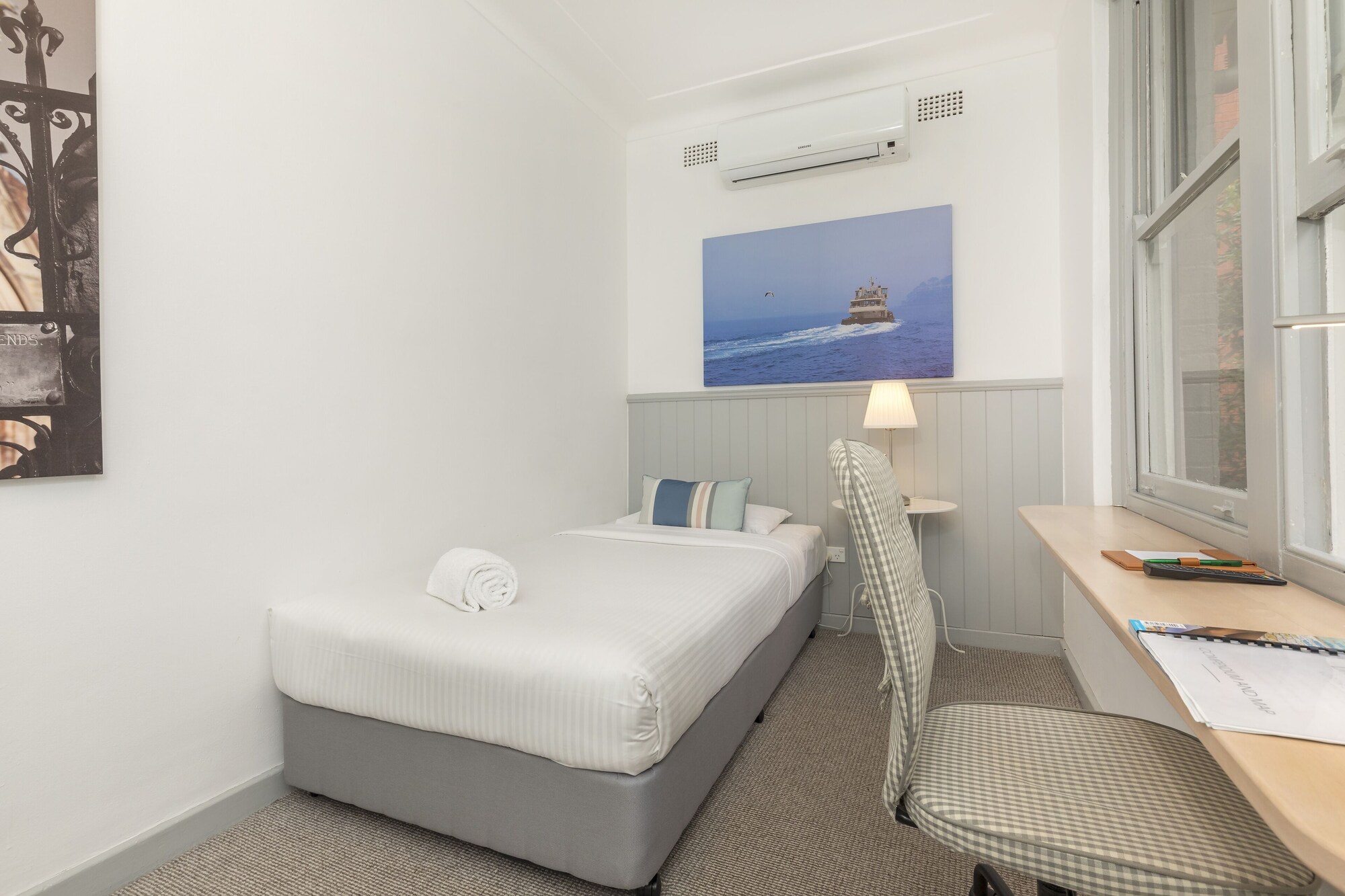 ROOM, SINGLE, SINGLE BED, SHARED BATHROOM