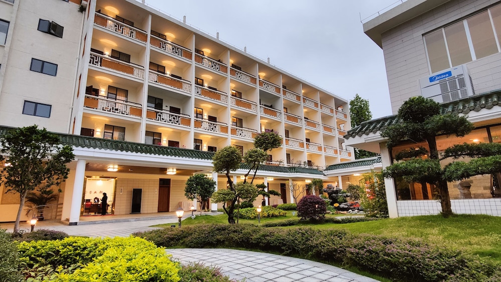 White Swan Guest House (Zhaoqing Hubin) 7/44
