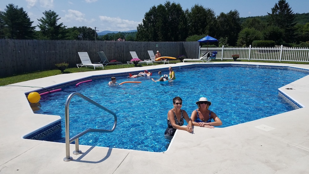 Commodores Inn 25/50