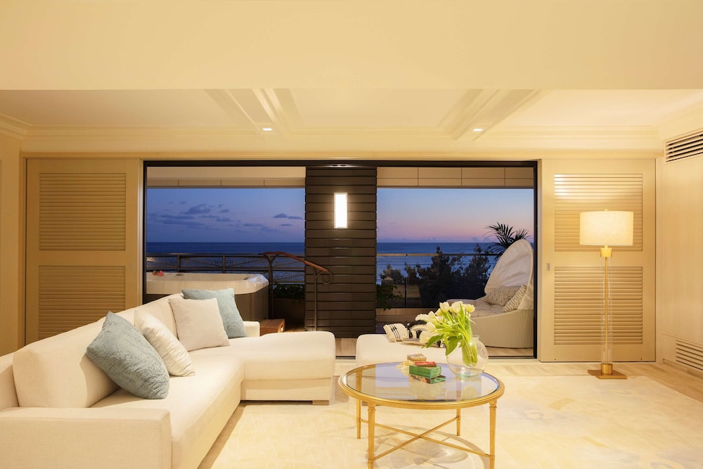 Espacio The Jewel Of Waikiki 43/64