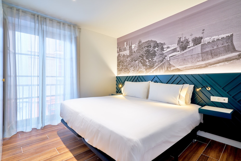 Tandem Torres de Cadiz Suites 17/50