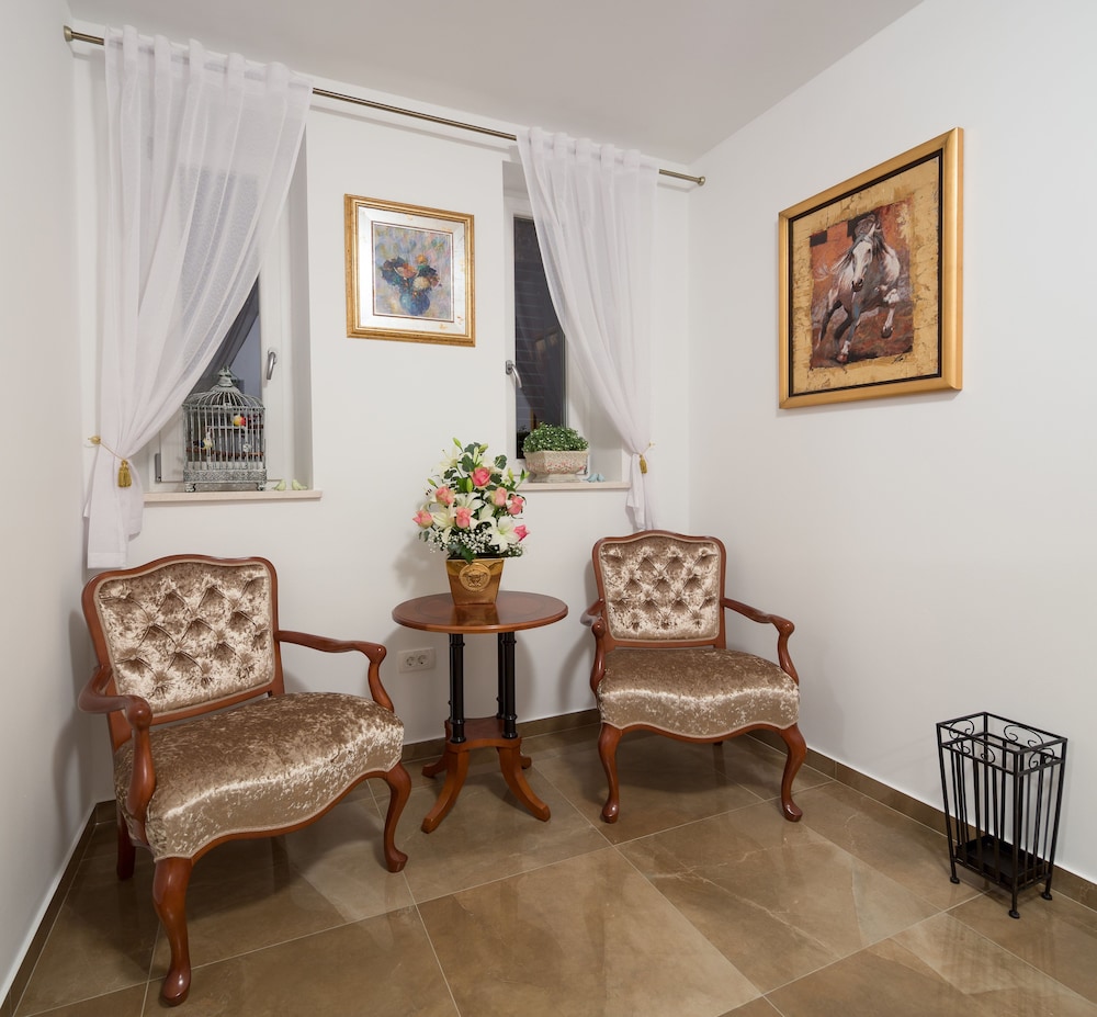 Priska Heritage Rooms 23/50