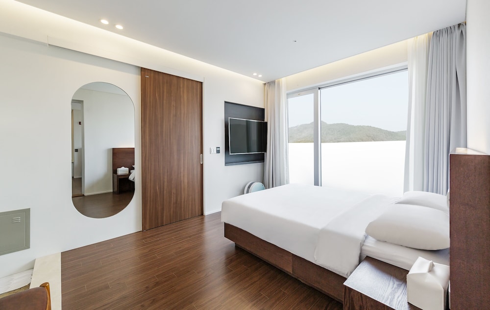 Cove, Family, Suite
