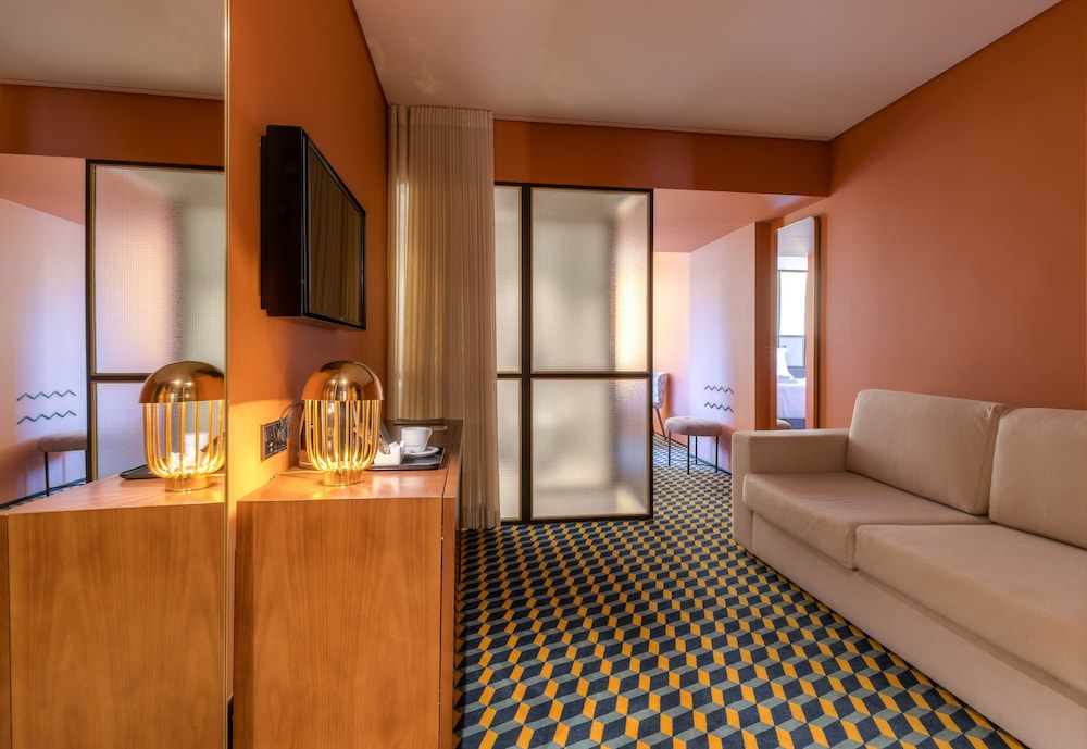 Metier Boutique Hotel 17/76