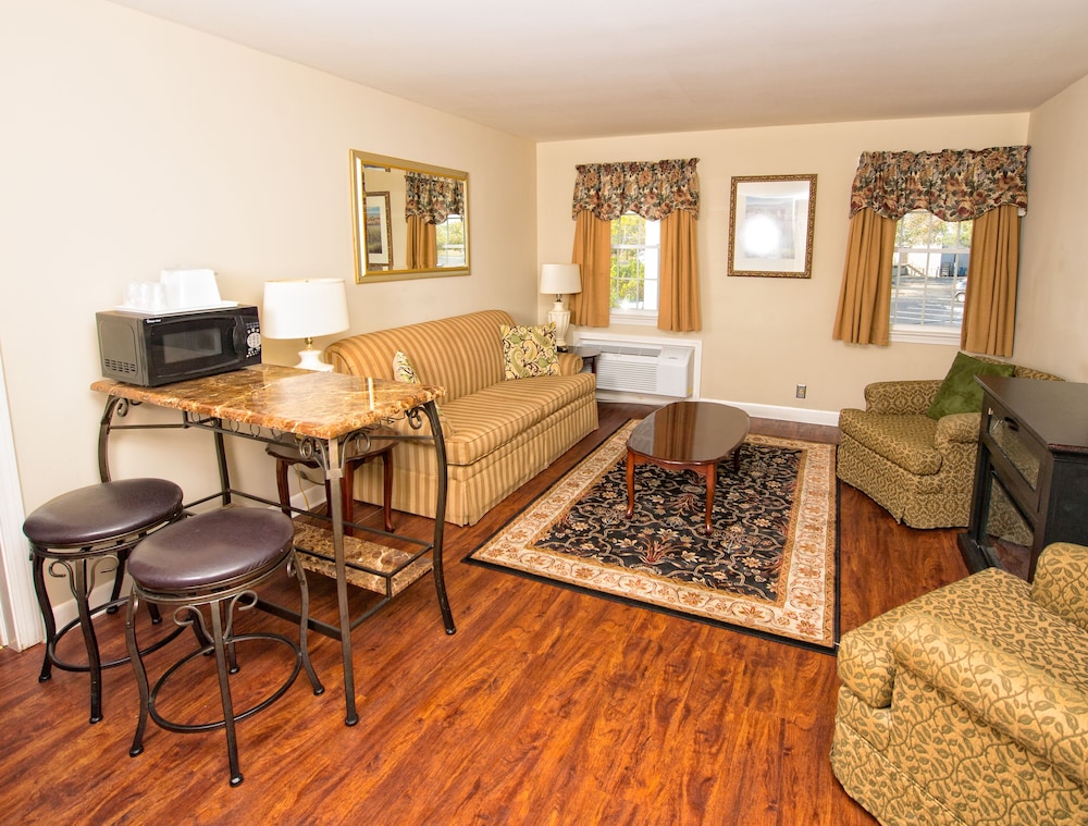 Colonial Inn Seekonk 40/58