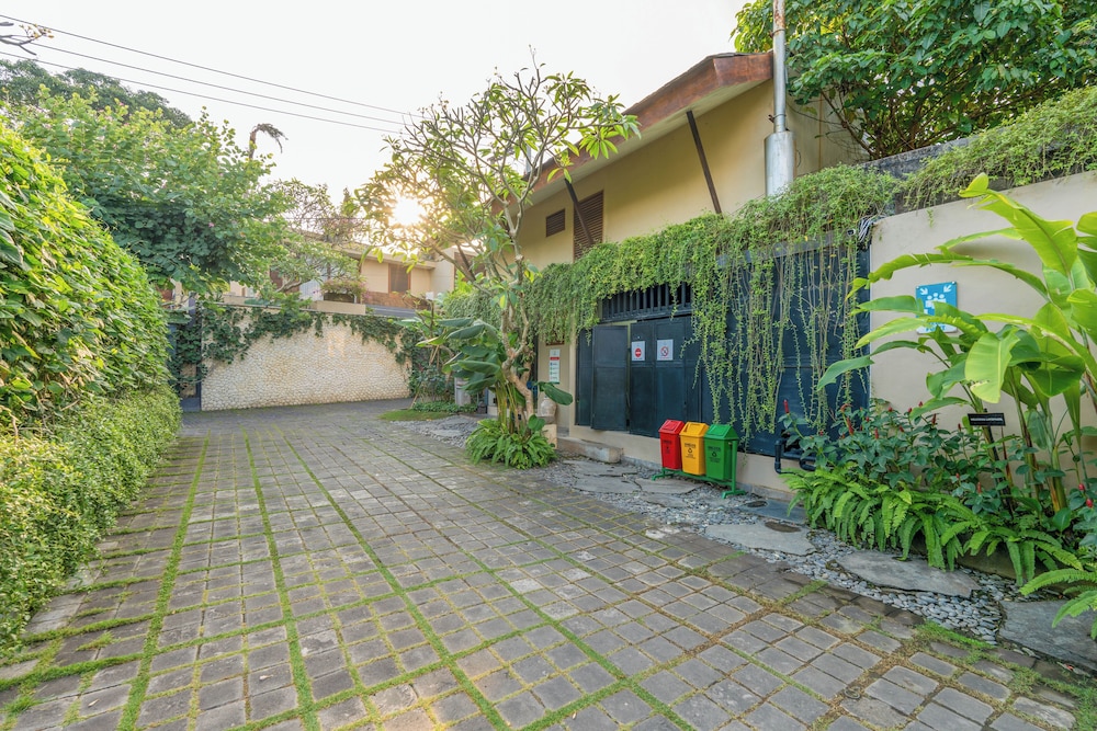 Maca Villas Spa Umalas 48/54