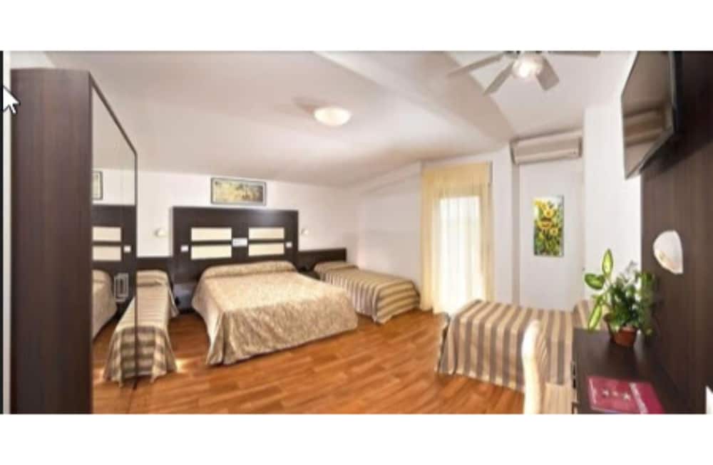 Hotel Milton 13/18