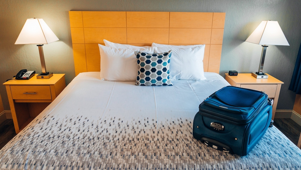 QUIET CORNER INN 24/53