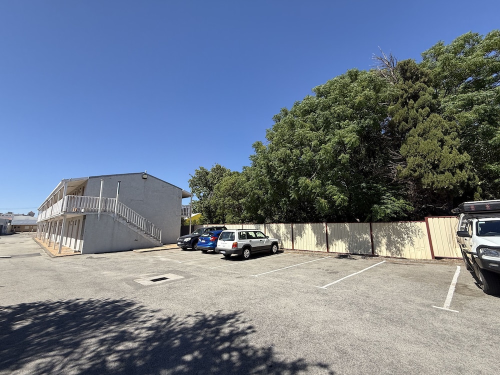 Budget Motel 35/46