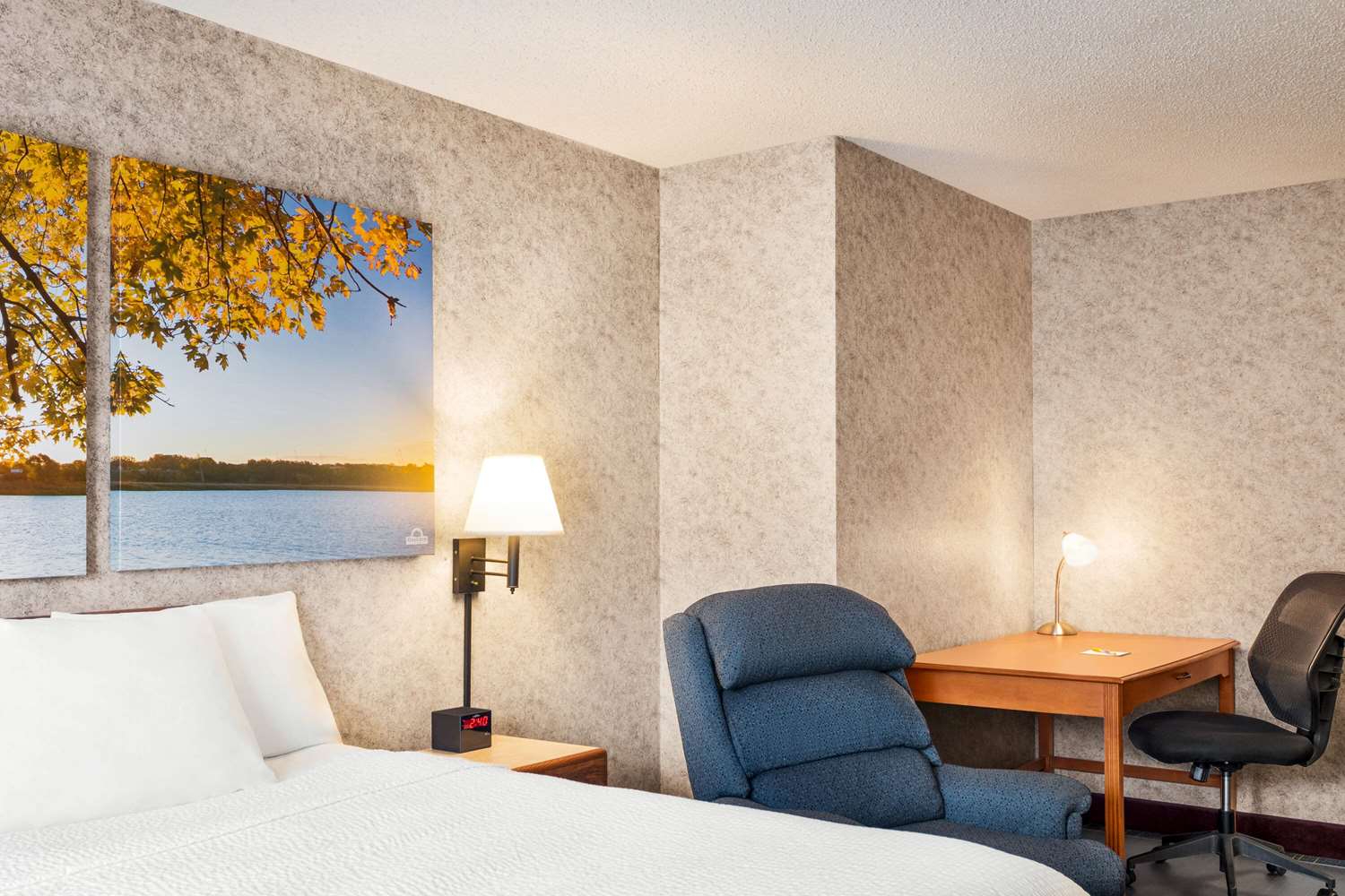 Days Inn by Wyndham Hurley 12/26
