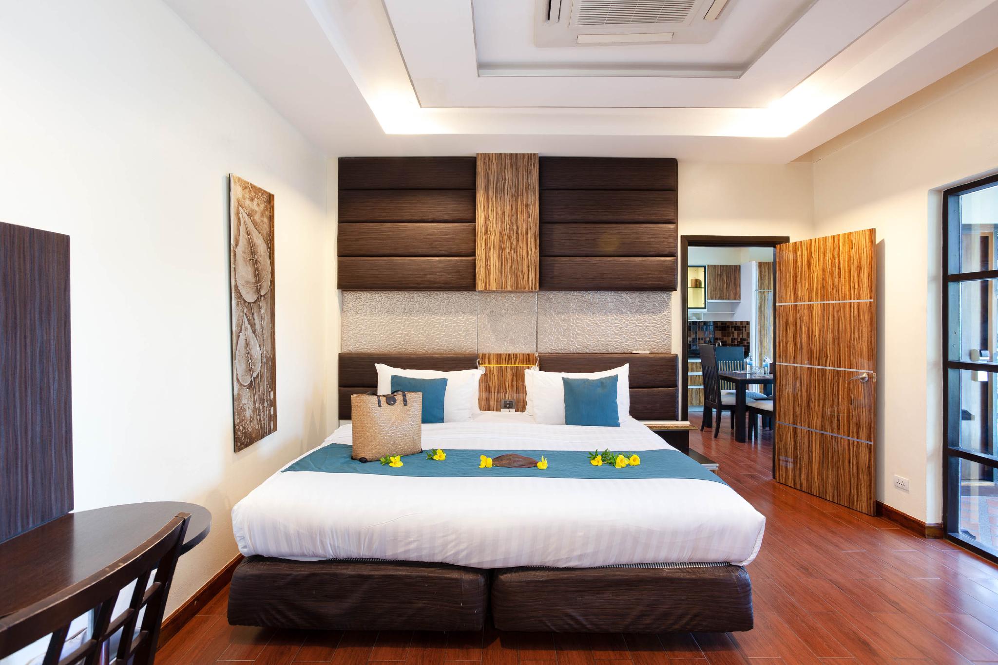 Suite, Bungalow, Living and Dining Areas